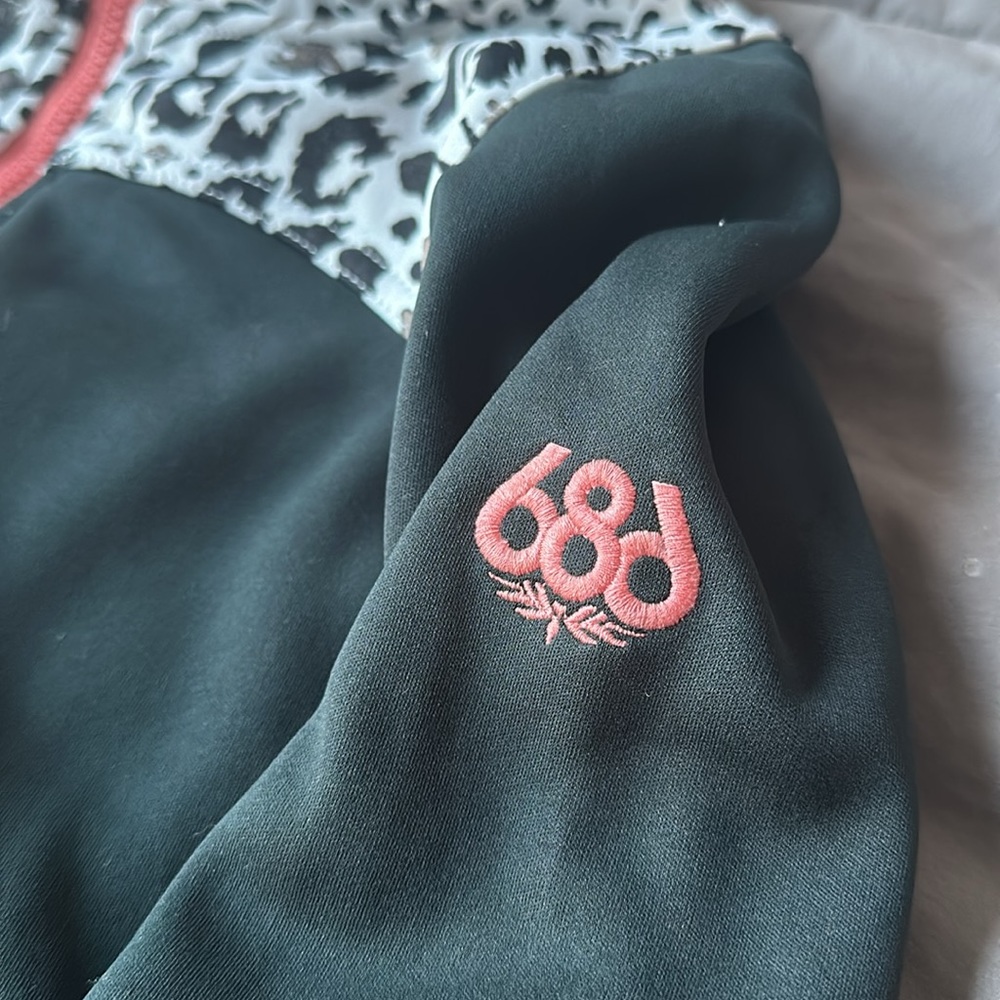 686 jacket - Picture 2 of 6